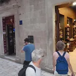 Opium Old Pensión