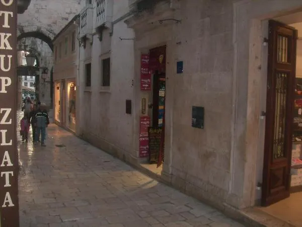 Opium Old 스플리트